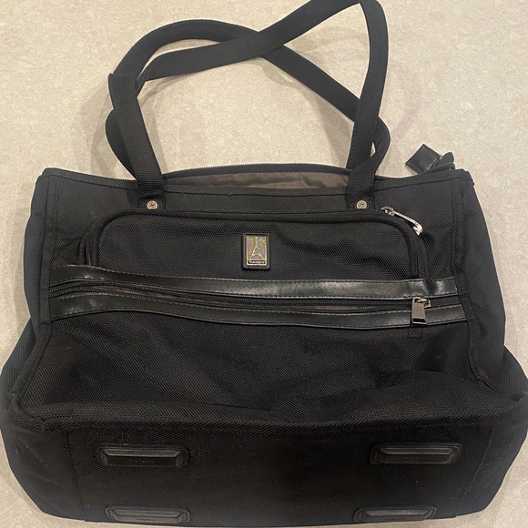 Travel Bag - Picture 1 of 8